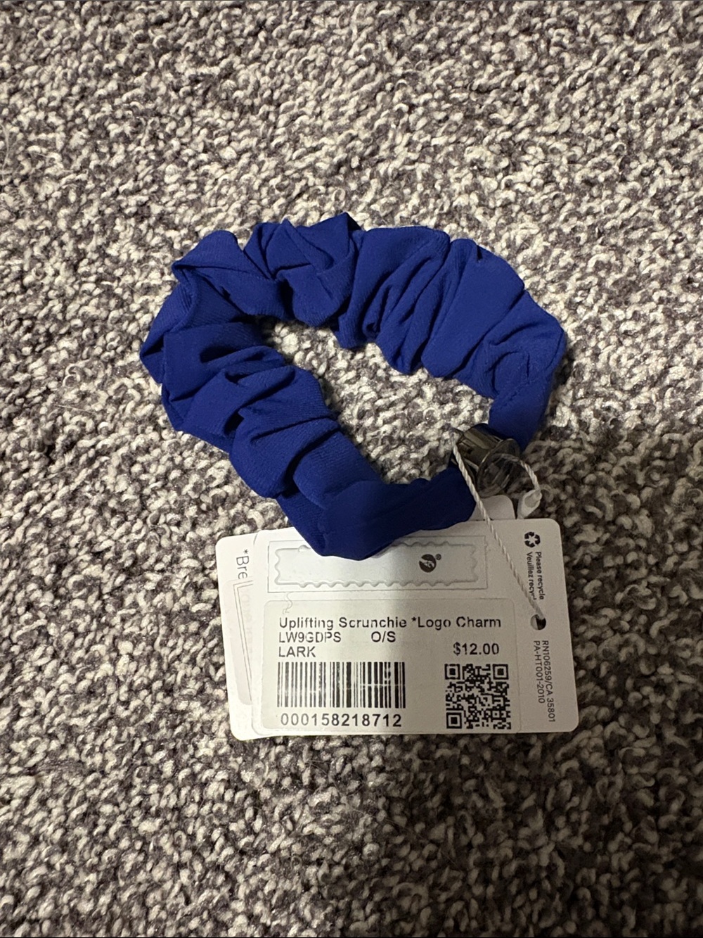 lululemon Uplifting Scrunchie *Logo Charm